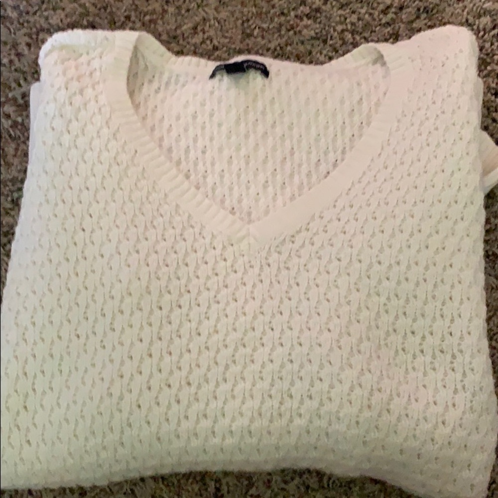 American Eagle V-neck sweater